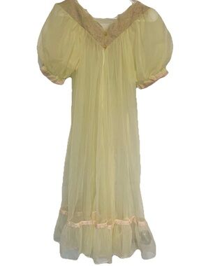 VTG Evette Lingerie Sheer Yellow Lace Open Front Flowy Peignoir Gown Robe SZ 32